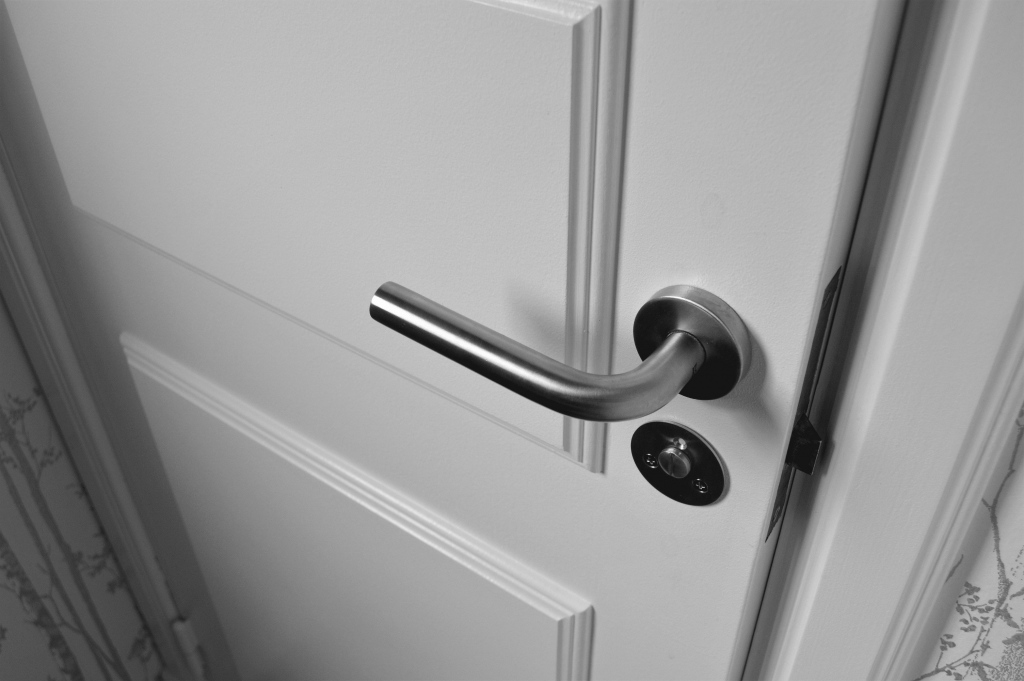 How To Choose The Best Burlington Door Replacement Contractors